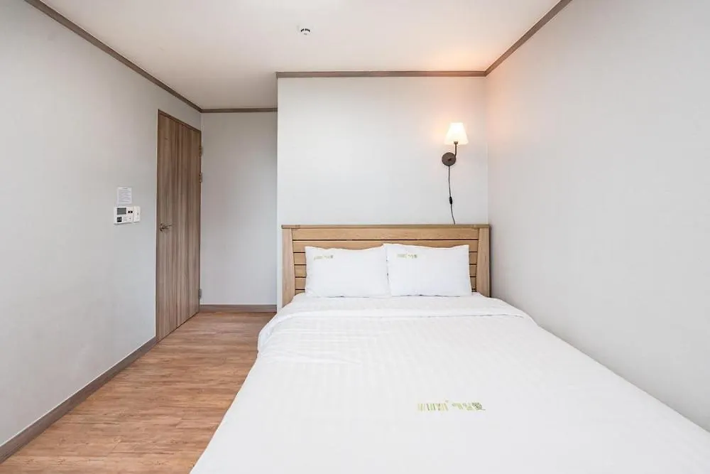 Jeju Aewolae Hyuyang Pension 0*,